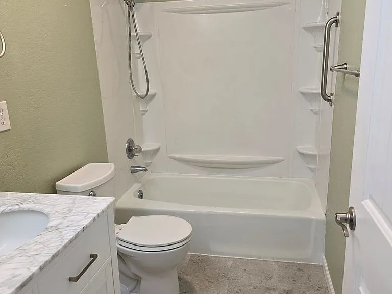 2368 Redwood Ave — Photo 15