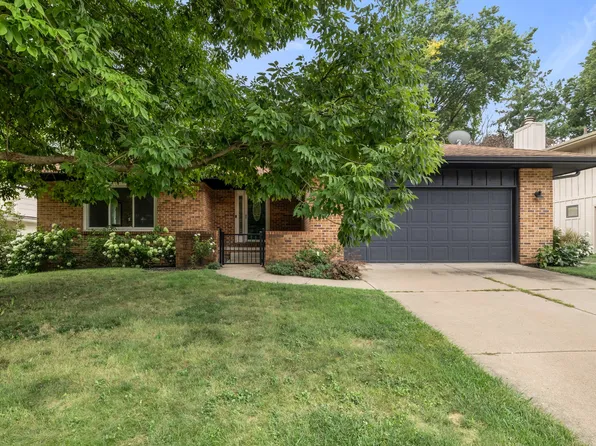 9604 Valdez Dr, Urbandale, IA 50322