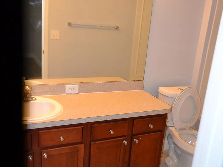 2053 Harcourt Pl — Photo 9