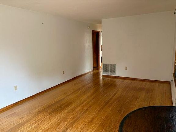 4th image of 4970 Florist Rd NW