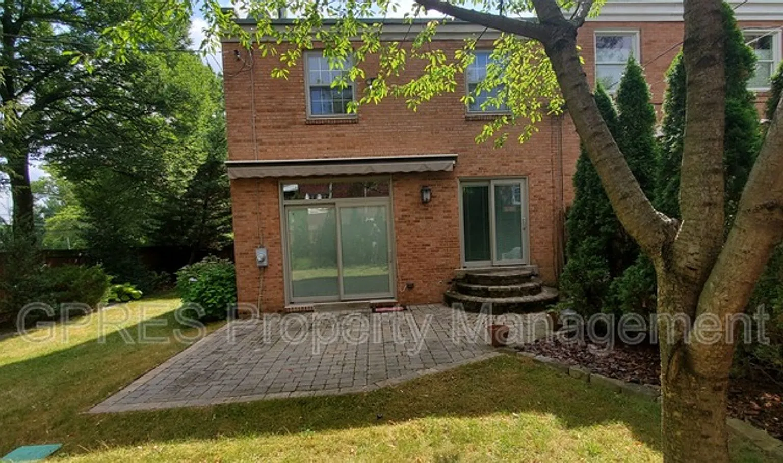 Renovated and Spacious Squirrel Hill Townhouse — Photo 2