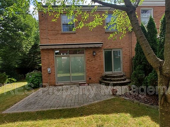 2nd image of 1404 Barnsdale St