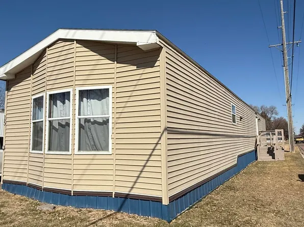 1401 S Main St Trailer 15, Mitchell, SD 57301