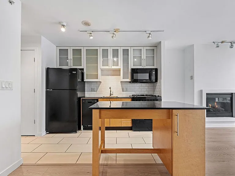 1225 Richards St #509 — Photo 33