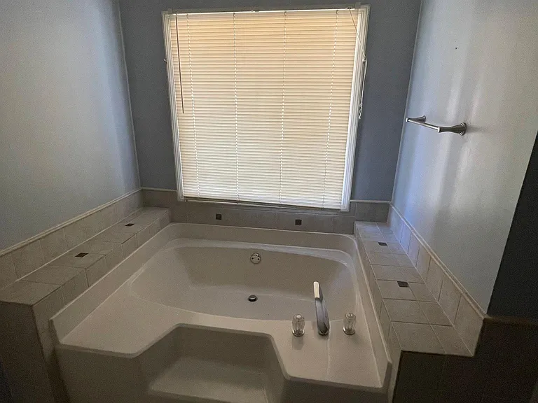 7004 Robins Nest Dr — Photo 16
