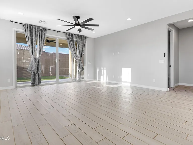 24194 W Whyman Ave — Photo 33