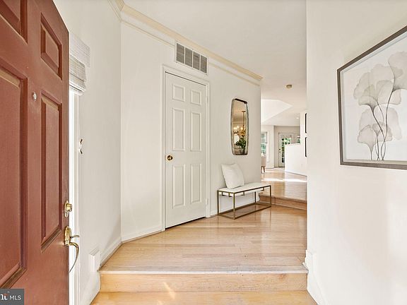 5th image of 10920 Bloomingdale Dr