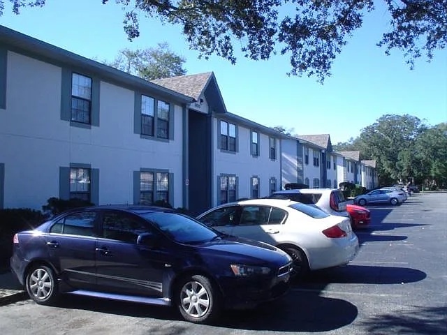 Oak Tree Park Apartments — Photo 4