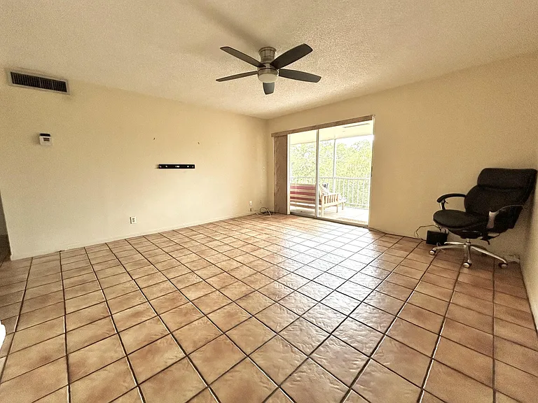 642 NW 13th St #35 — Photo 3