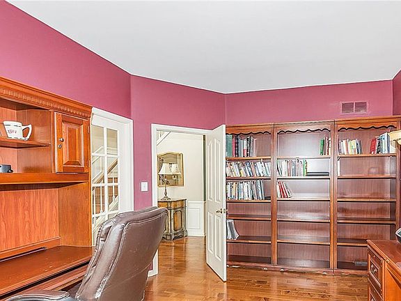 5th image of 118 E Columbine Ln