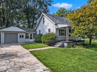 27697 Gilbert Dr, Warren, MI 48093