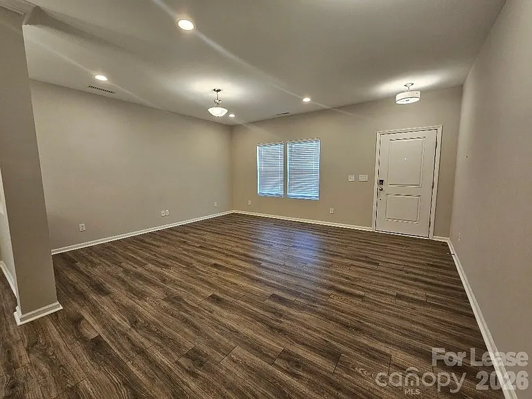 411 Copes Ct — Photo 7