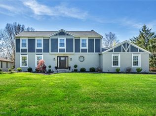 9941 River Oaks Dr, North Royalton, OH