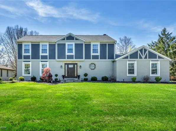 9941 River Oaks Dr, North Royalton, OH 44133