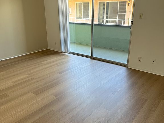 2nd image of 1133 Lincoln Blvd APT 9