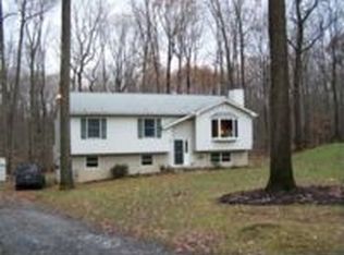 100 Camelot Ct, Honey Brook, PA 19344