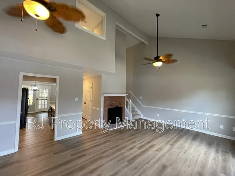 6913 Snyder Rd — Photo 3