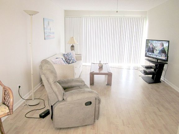 2nd image of 10 Lynnhurst Dr #2070