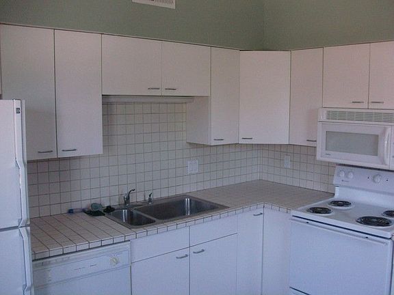 5th image of 5559 Pershing Ave #3F