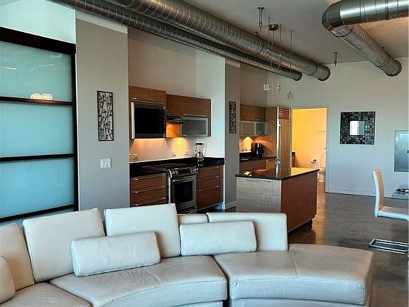 2nd image of 200 Hoover Ave Unit 2007
