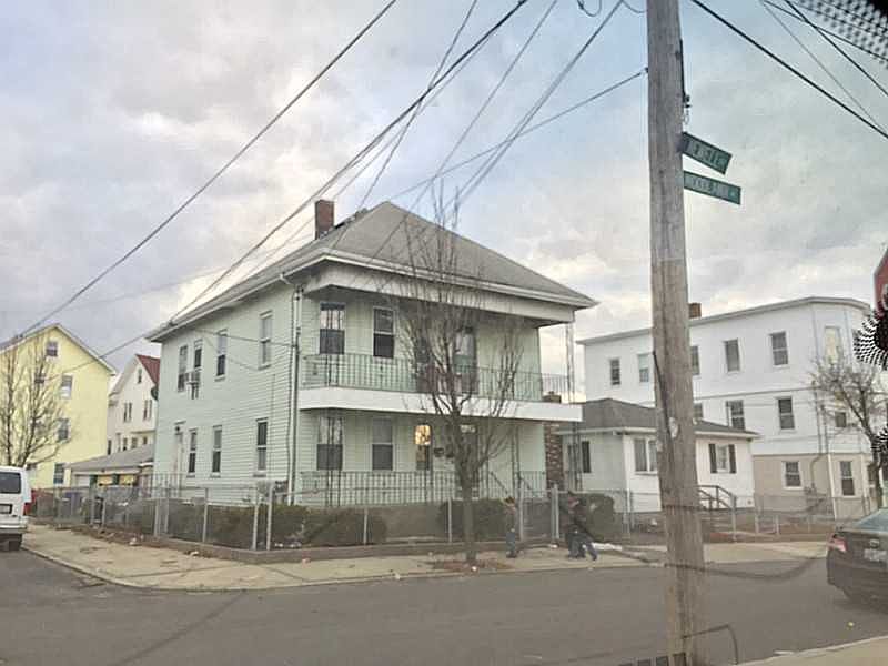 1st image of 44 Woodlawn Ave