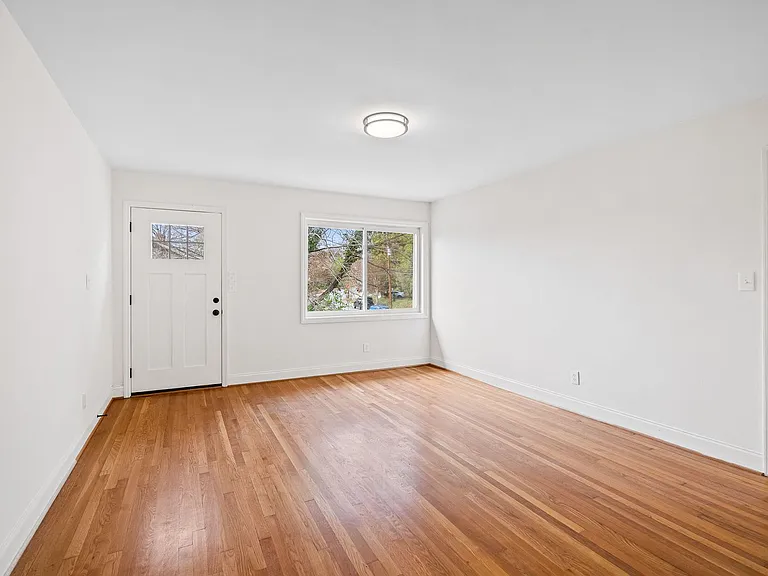 1121 West End Blvd — Photo 25