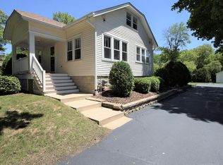 232 Green Bay Rd, Thiensville, WI 53092