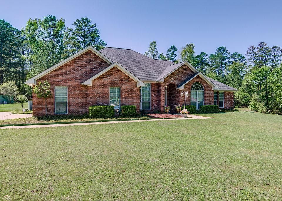 1st image of 204 Woodland Lake Dr