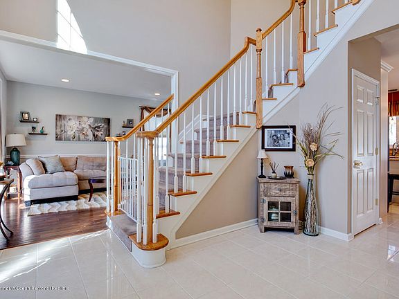 4th image of 505 Plante Ave
