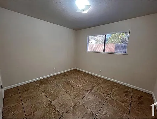 358 N Valeria St — Photo 7