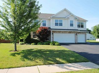 4593 Woodcrest Ln, Roscoe, IL 61073