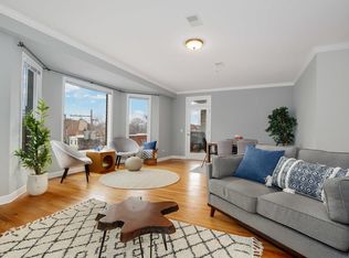 110 S Marion St UNIT 205, Oak Park, IL 60302