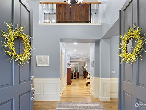 Beautiful 2 story Entry>