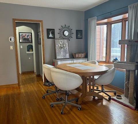 4th image of 624 15th Ave S