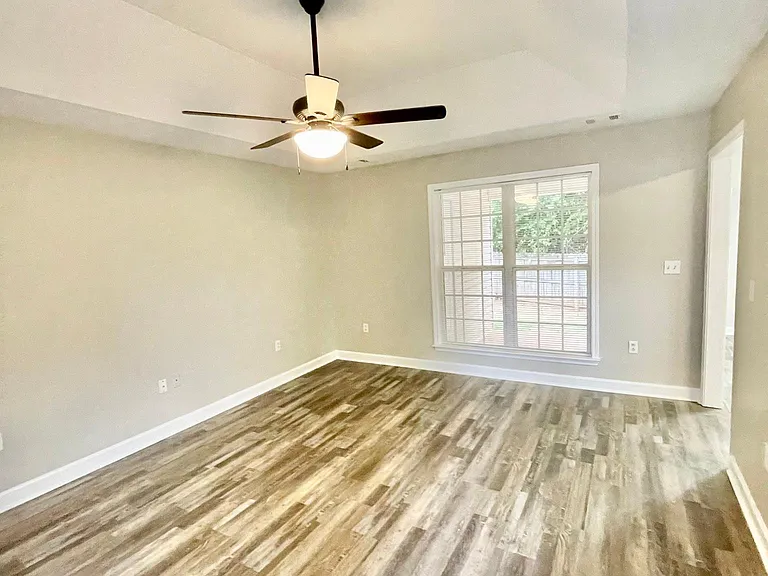 108 Candy Ln — Photo 2