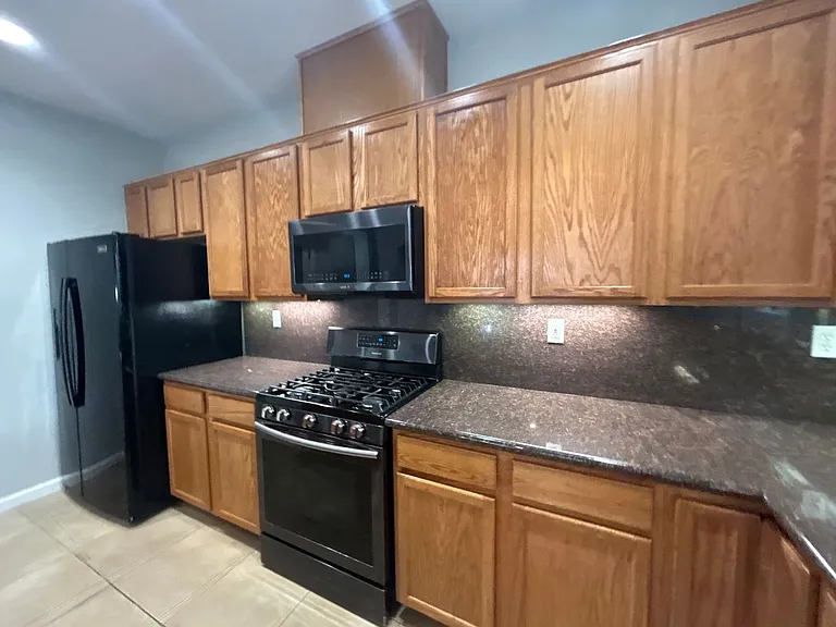 212 Riverbend Ln — Photo 11
