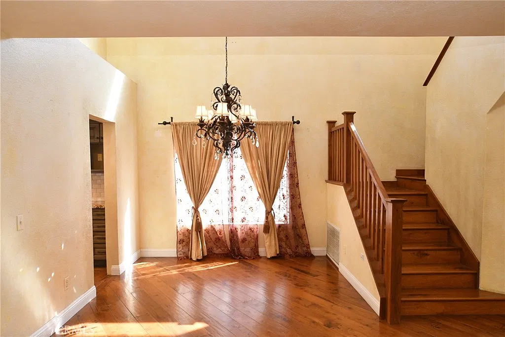 4 bed, 2.5 bath, 2089 sqft, $3,750 — Photo 4