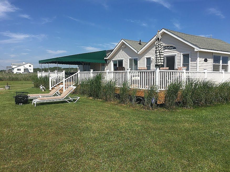 1st image of 12 Dahlia Dr