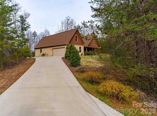 334 Summer Orchard Dr, Hendersonville, NC 28792