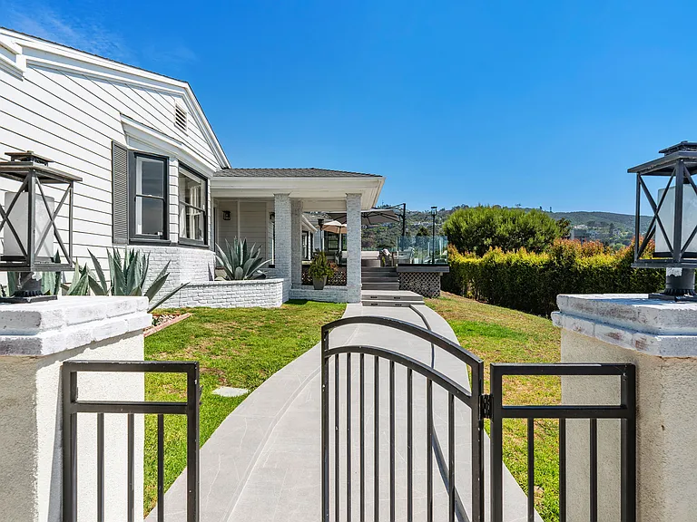 2363 Avenida De La Playa — Photo 4