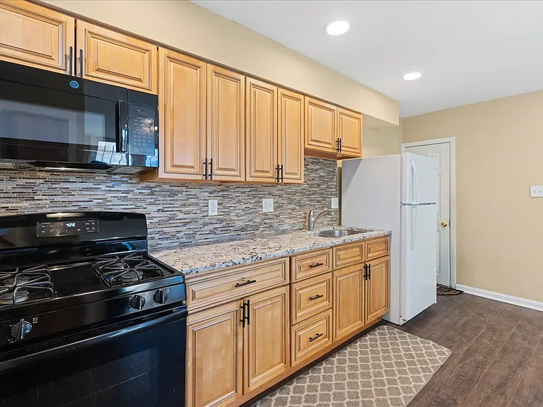 1602 Pershing St #1 — Photo 15