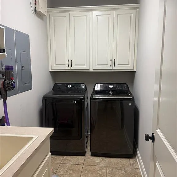Newberry Ln — Photo 26