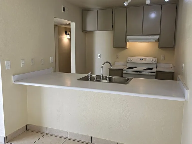 2714 Pyramid Ave — Photo 3