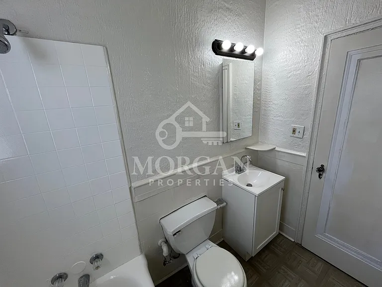 1231 W Walnut St — Photo 6