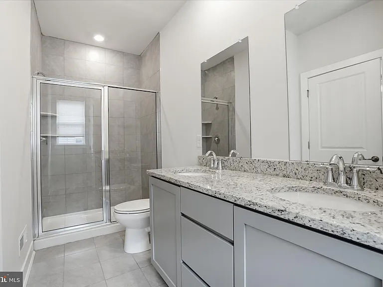 114 King St #B — Photo 19
