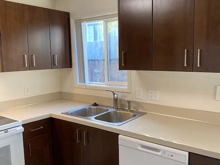 Southgate Apartments — Photo 12