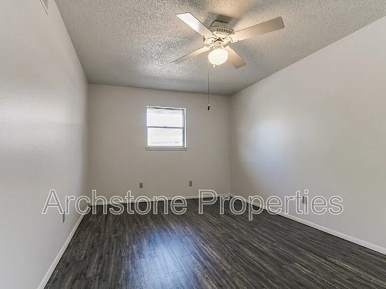 4508 NW 26th St — Photo 35