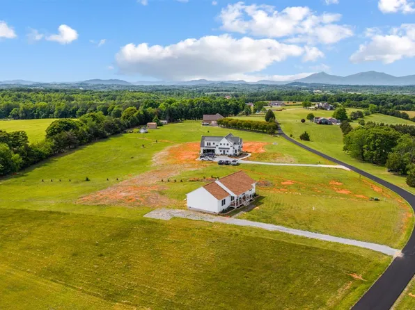 1136 Ryan Estates Ln, Bedford, VA 24523