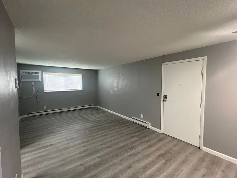 4644 Burkhardt Ave — Photo 10