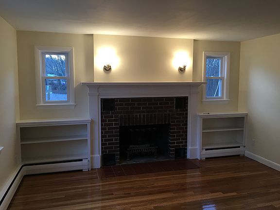 Living Room w/Built-ins